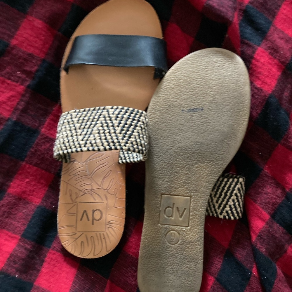 DV by Dolce Vita Women's Black and Tan Sandals